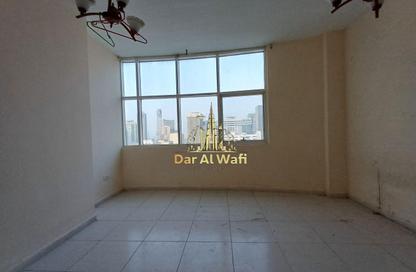 شقة - 2 غرف نوم - 2 حمامات للايجار في برج الكوث - النهدة - الشارقة