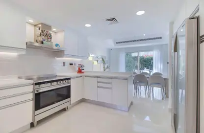 Apartment - 3 Bedrooms - 4 Bathrooms for rent in The Lakes - Dubai