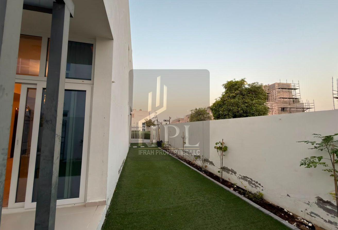 3BR | Large Layout | Maid Room | Best Deal photo 8