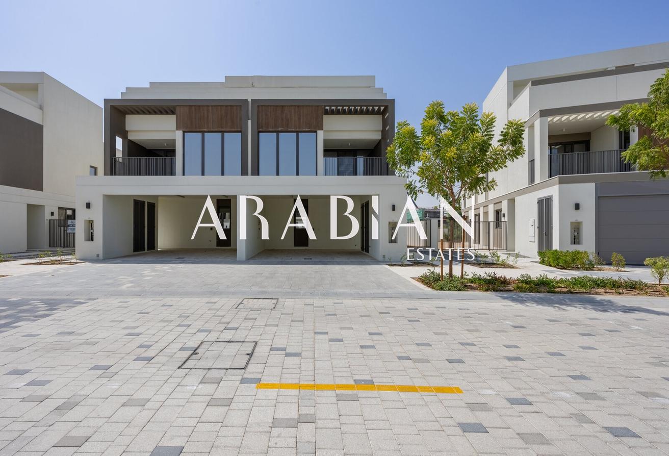 Vacant | Closed Kitchen | Twin Villa photo 2