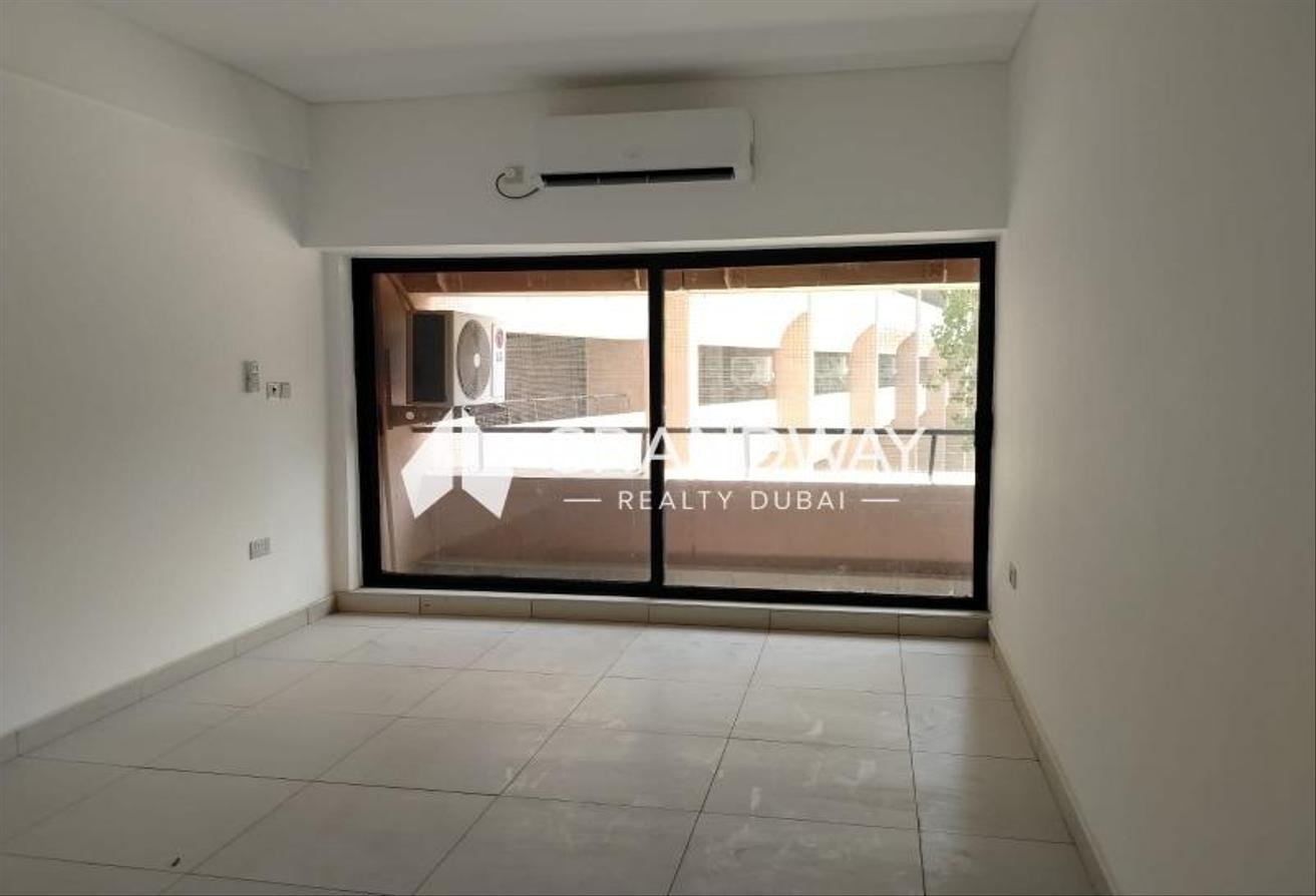 Elegant Residence| Large Layout | Central Location photo 8