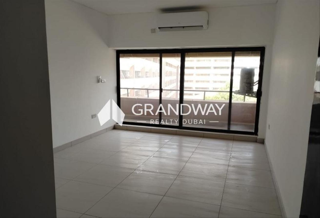 Elegant Residence| Large Layout | Central Location photo 14