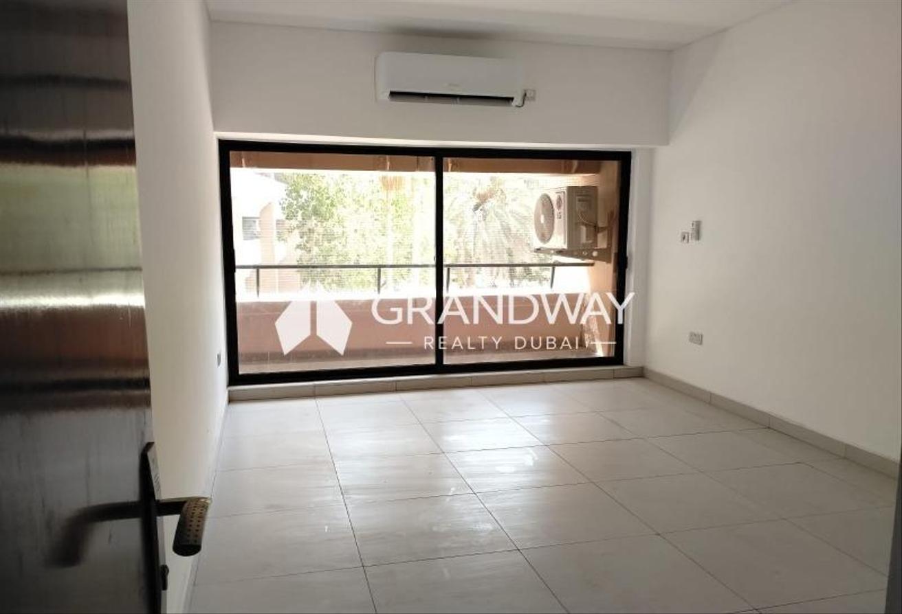 Elegant Residence| Large Layout | Central Location photo 6