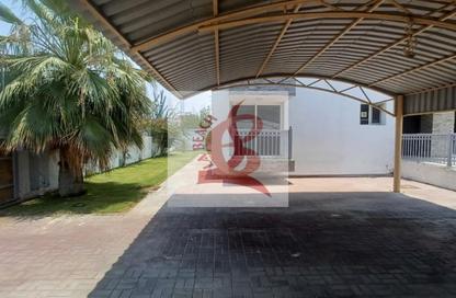 Villa - 3 Bedrooms - 4 Bathrooms for rent in Jumeirah 1 Villas - Jumeirah 1 - Jumeirah - Dubai