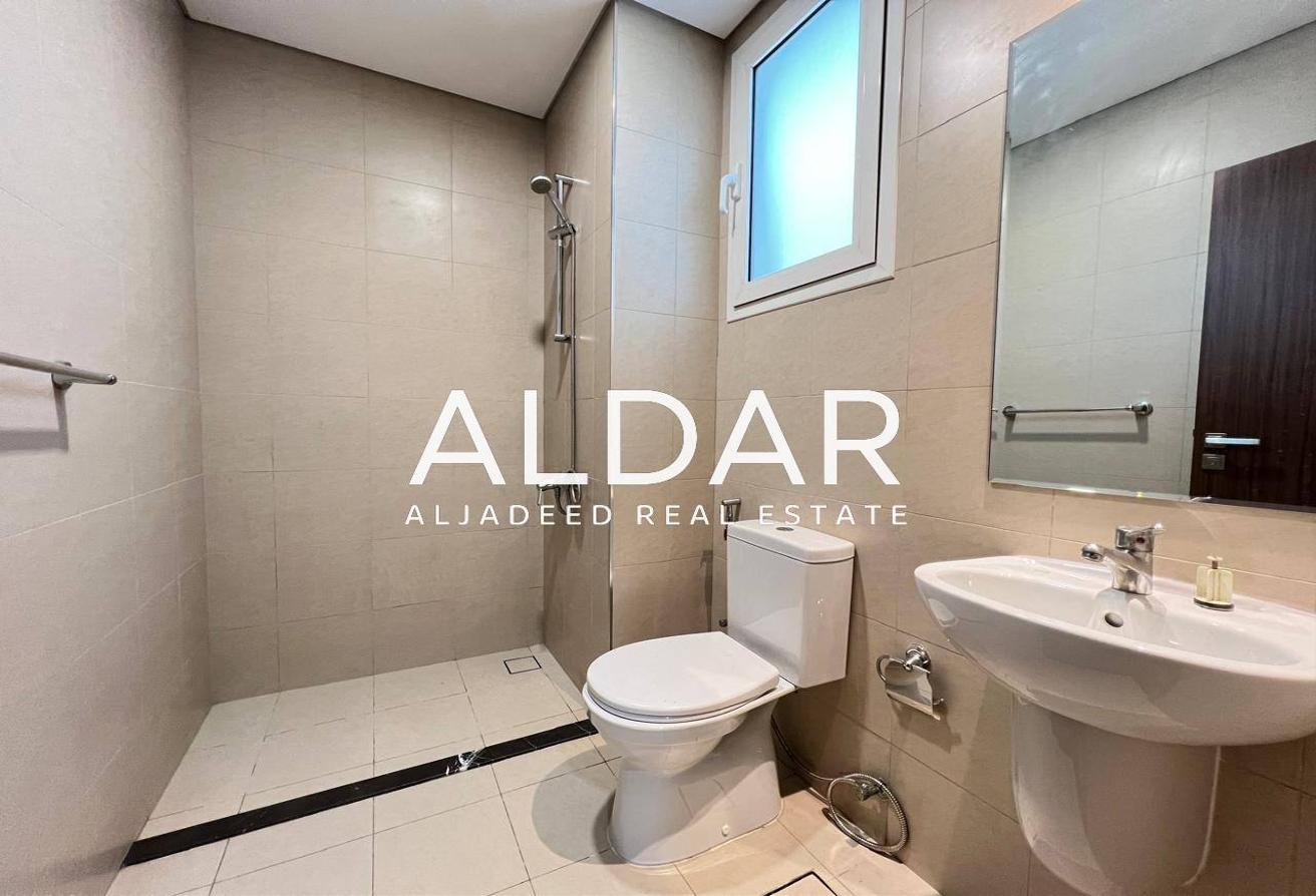 Vacant | Well Maintained | Ready To Move photo 11