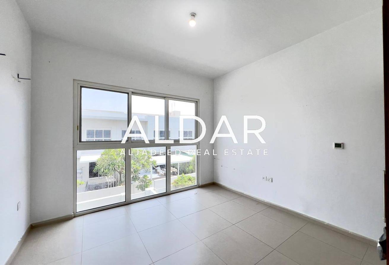 Vacant | Well Maintained | Ready To Move photo 7