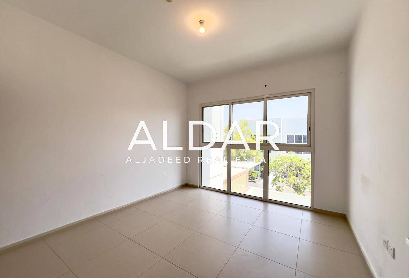 Vacant | Well Maintained | Ready To Move photo 5
