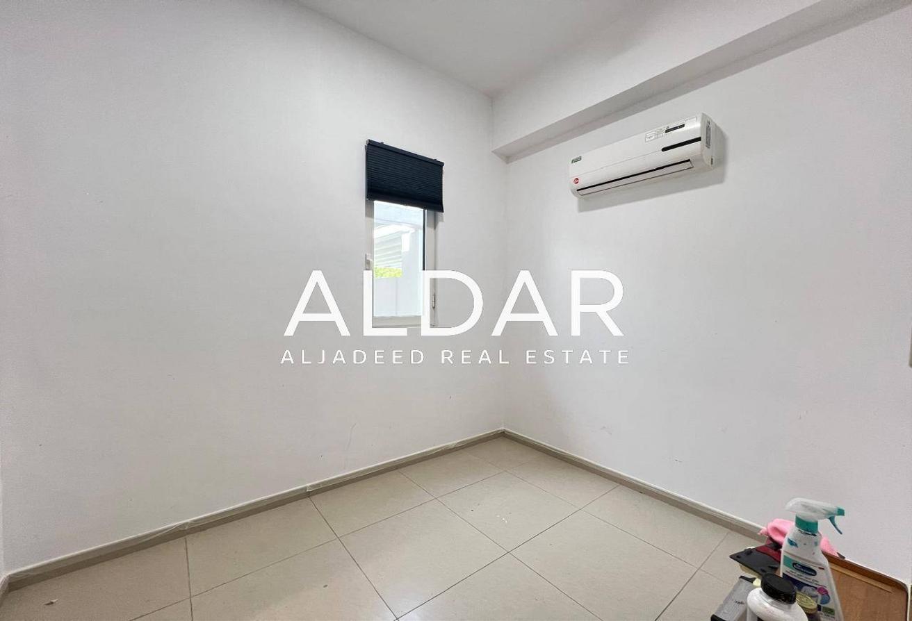 Vacant | Well Maintained | Ready To Move photo 9