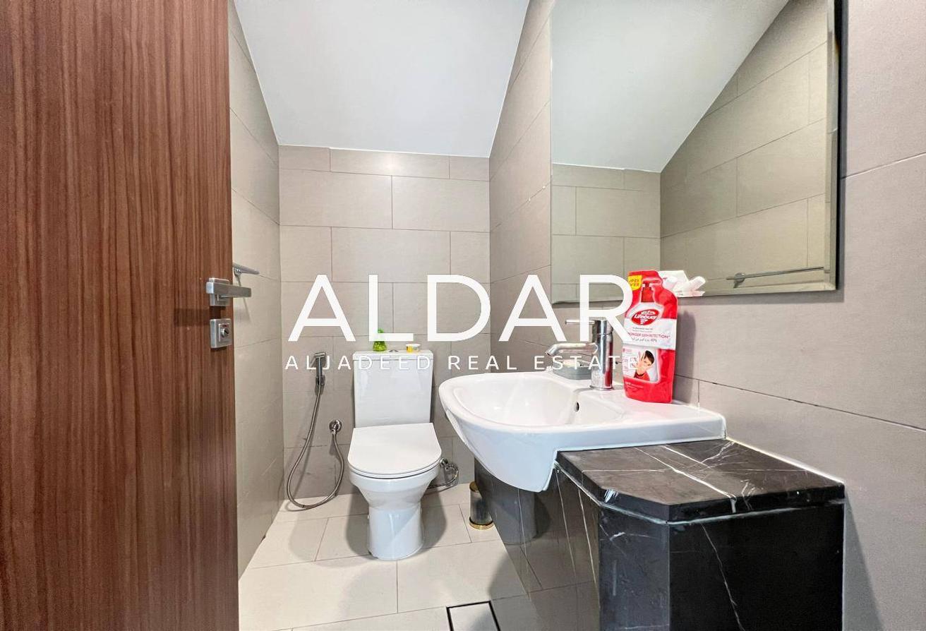 Vacant | Well Maintained | Ready To Move photo 13