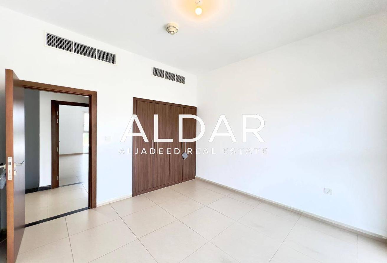 Vacant | Well Maintained | Ready To Move photo 4