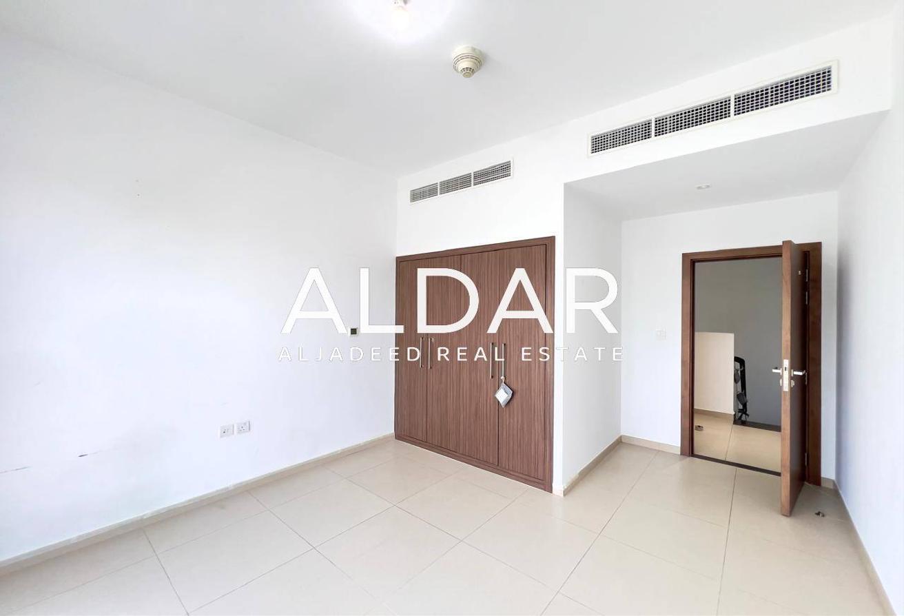 Vacant | Well Maintained | Ready To Move photo 6