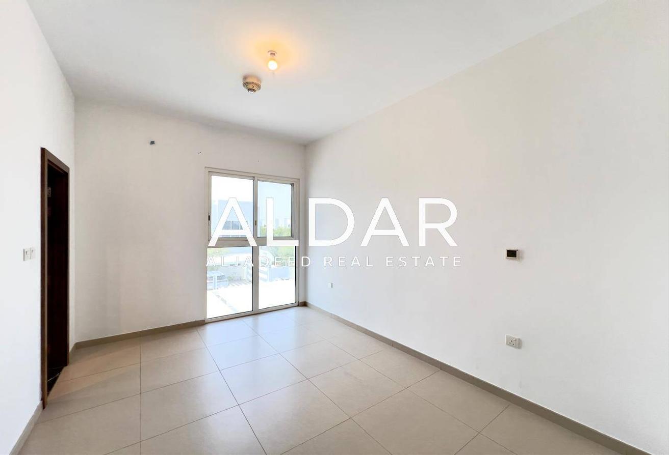Vacant | Well Maintained | Ready To Move photo 3