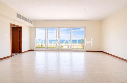 Villa - 4 Bedrooms - 5 Bathrooms for rent in Jumeirah 1 Villas - Jumeirah 1 - Jumeirah - Dubai