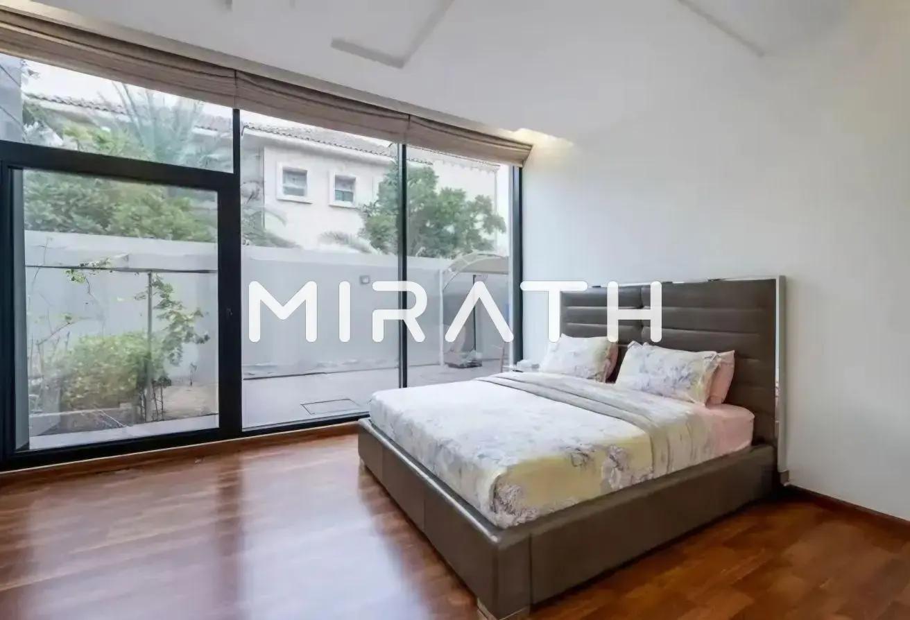 Modern 4BR Villa | Backyard Garden| Prime Location photo 17