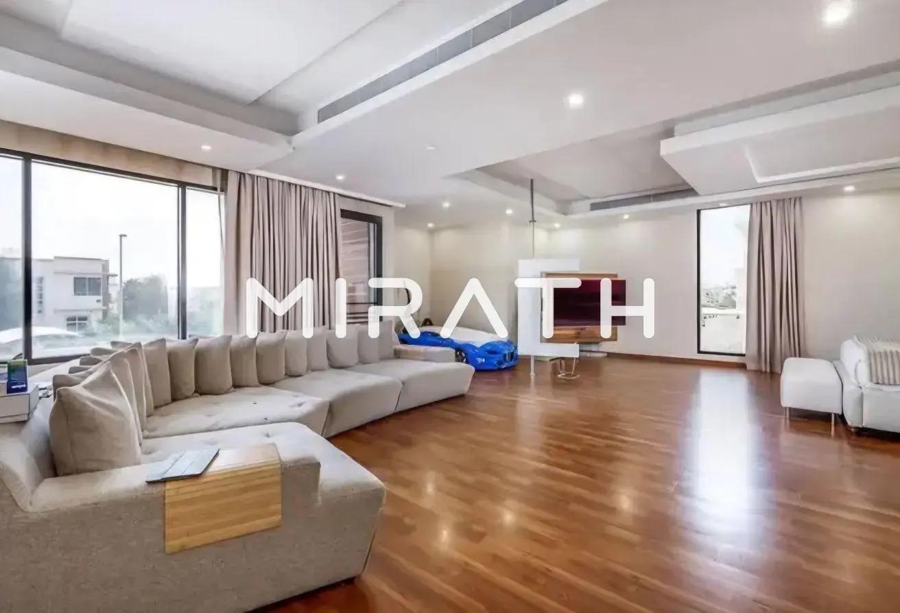 Modern 4BR Villa | Backyard Garden| Prime Location photo 5
