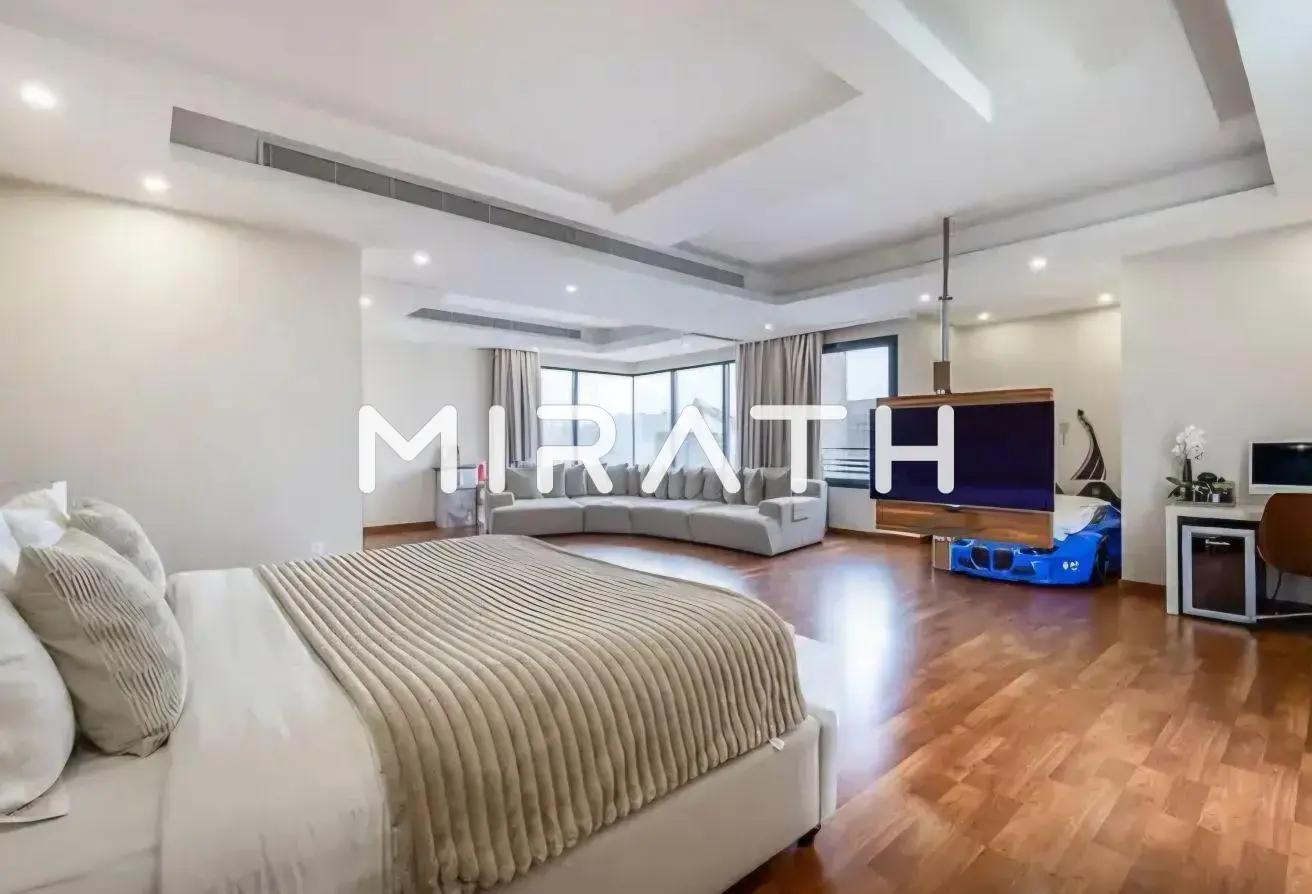 Modern 4BR Villa | Backyard Garden| Prime Location photo 11
