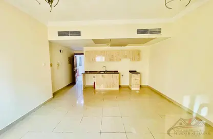 شقة - 1 حمام للايجار في برج حفيت 7 - النهدة - الشارقة