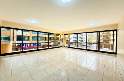 Apartment - 3 Bedrooms - 2 Bathrooms for rent in Golden Sands 2 - Al Mankhool - Bur Dubai - Dubai