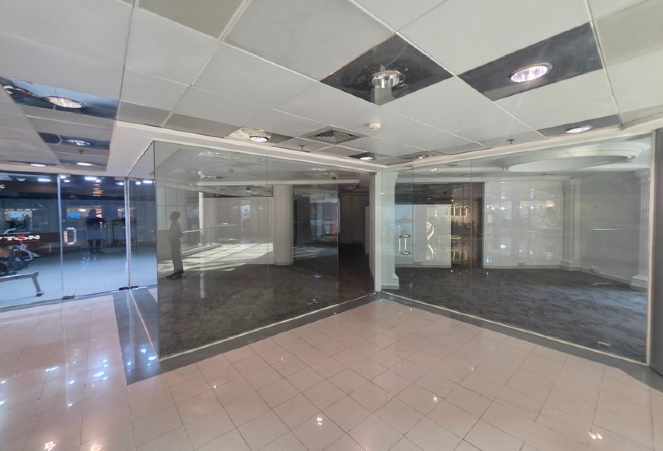 SPACIOUS RETAIL SHOP | PRIME LOCATION | OUD METHA gallery image