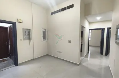 شقة - 2 غرف نوم - 2 حمامات للايجار في الدفينة - عشارج - العين