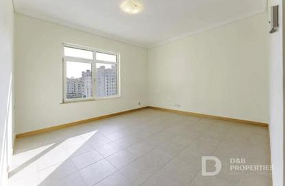 Apartment - 2 Bedrooms - 2 Bathrooms for rent in Al Dabas - Shoreline Apartments - Palm Jumeirah - Dubai