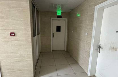 عمارة بالكامل - استوديو - 8 حمامات للبيع في الجرف الصناعية - عجمان