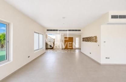 Villa - 4 Bedrooms - 4 Bathrooms for rent in District 9 - Jumeirah Park - Dubai