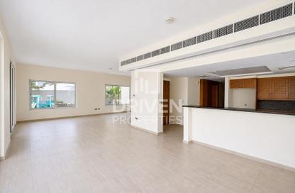 Villa - 4 Bedrooms - 4 Bathrooms for rent in District 9 - Jumeirah Park - Dubai