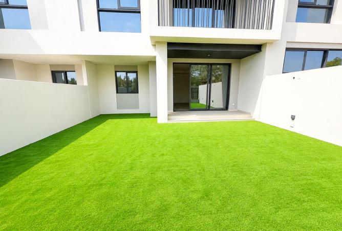 Landscaped Garden · Single Row · Near Pool & Park — photo 2