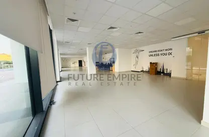 Retail - Studio - 1 Bathroom for rent in Dubai Healthcare City - Bur Dubai - Dubai