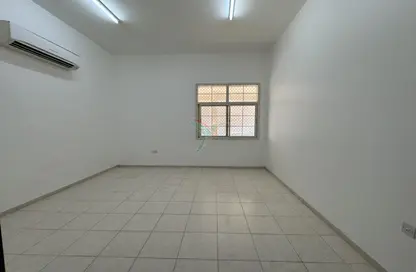 شقة - 2 غرف نوم - 2 حمامات للايجار في الدفينة - عشارج - العين