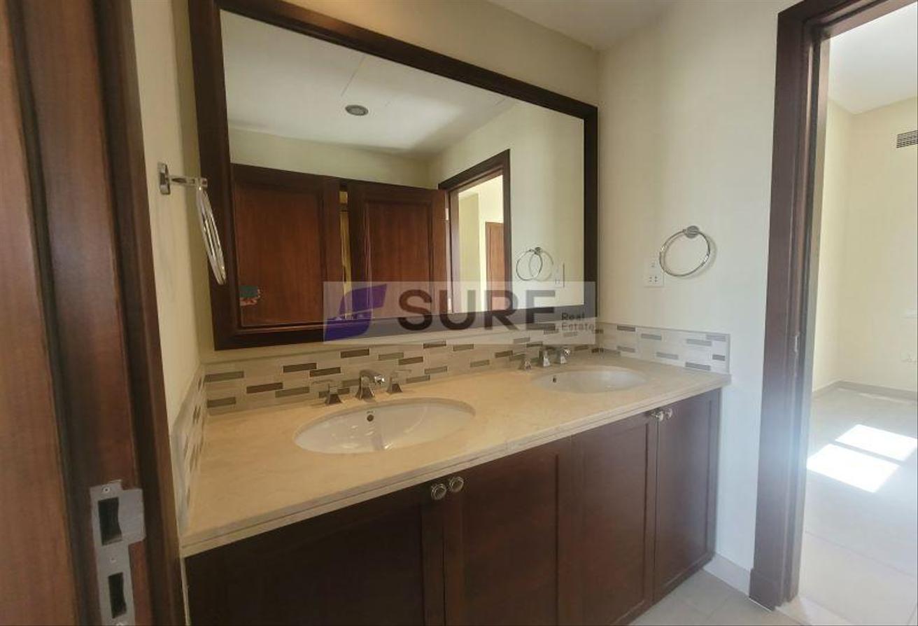 Premium 5BR Villa | Vacant Now | Close to Pool photo 7