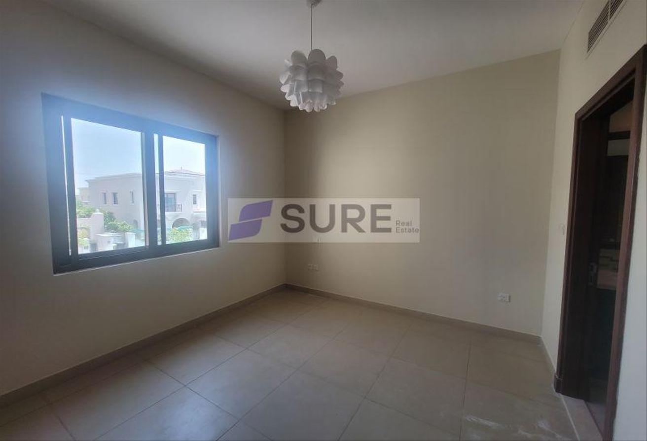 Premium 5BR Villa | Vacant Now | Close to Pool photo 5