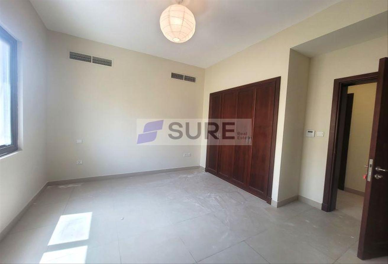 Premium 5BR Villa | Vacant Now | Close to Pool photo 10