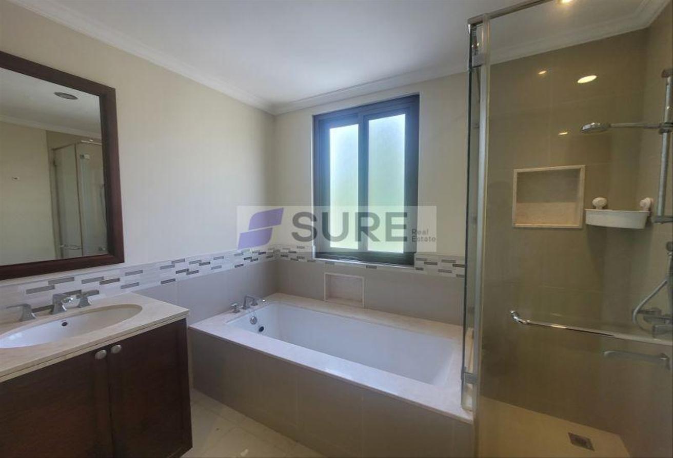 Premium 5BR Villa | Vacant Now | Close to Pool photo 6