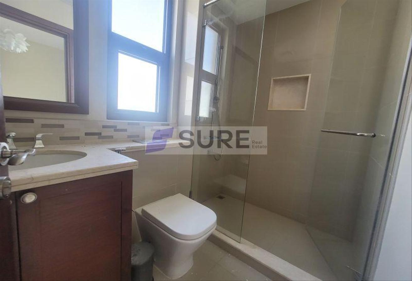 Premium 5BR Villa | Vacant Now | Close to Pool photo 11
