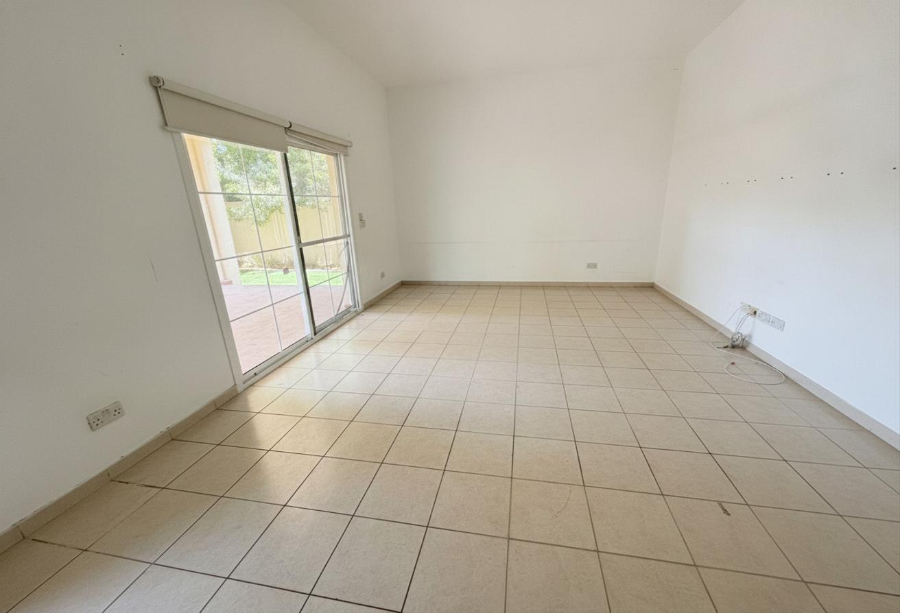 Lake Backing I 4 Bedroom I Exclusive photo 9