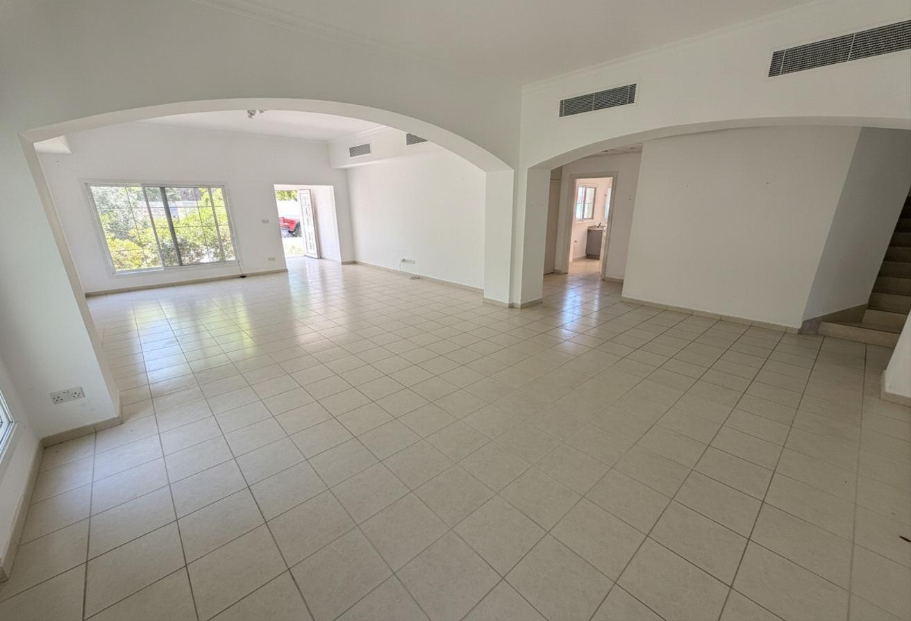 Lake Backing I 4 Bedroom I Exclusive photo 5