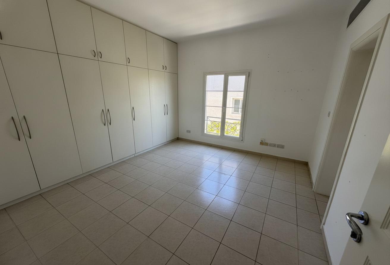 Lake Backing I 4 Bedroom I Exclusive photo 15