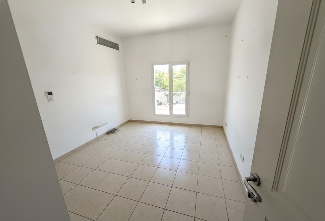 Lake Backing I 4 Bedroom I Exclusive photo 16