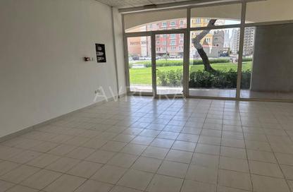 متجر - استوديو - 1 حمام للايجار في اكس26 - طراز إنجليزي - المدينة العالمية - دبي متجر - استوديو - 1 حمام للايجار في اكس26 - طراز إنجليزي - المدينة العالمية - دبي