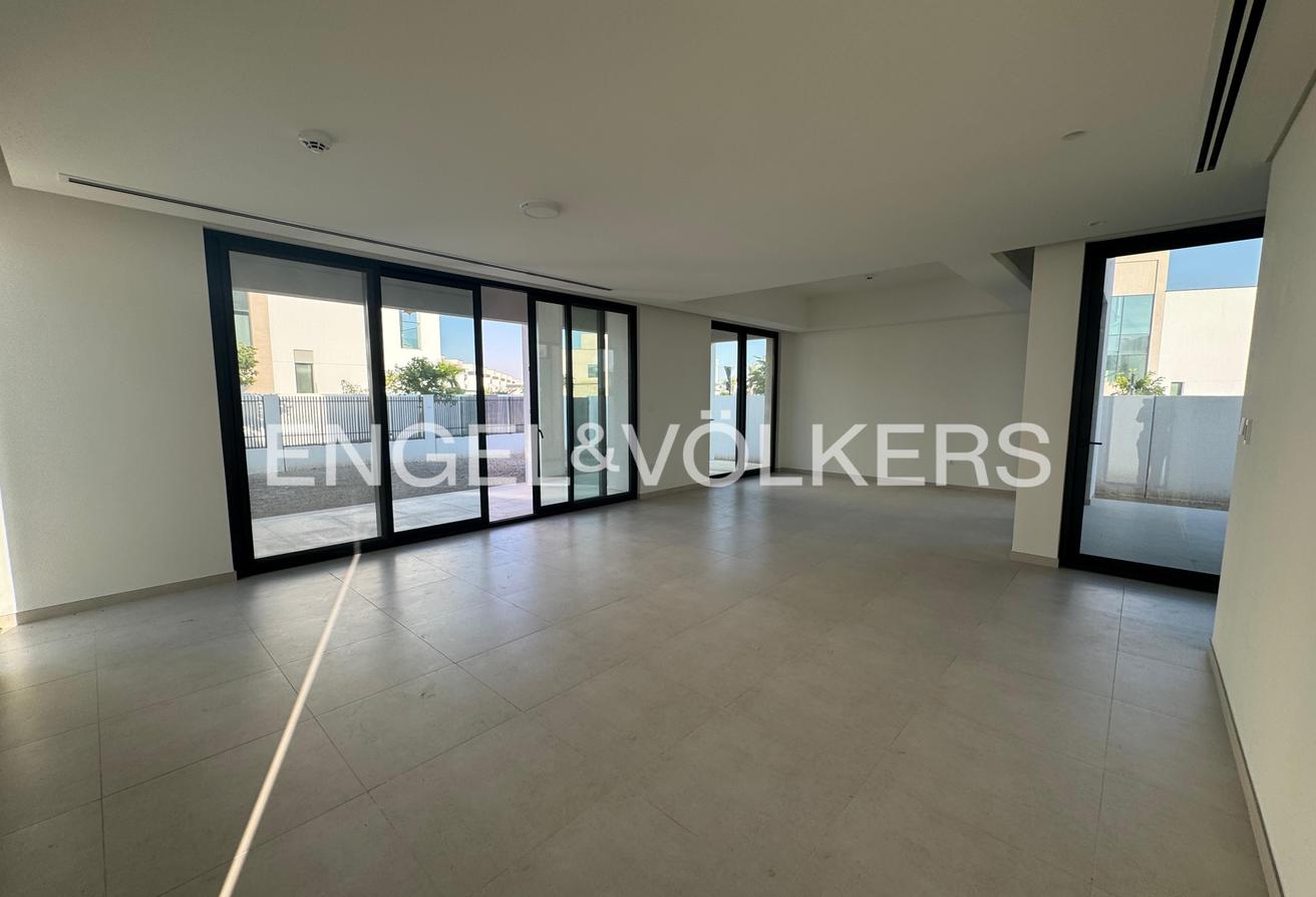 Brand New | Corner Unit | Spacious photo 2