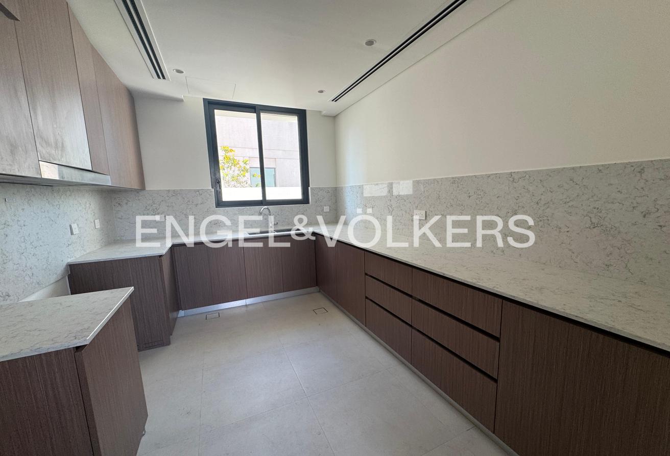 Brand New | Corner Unit | Spacious photo 3
