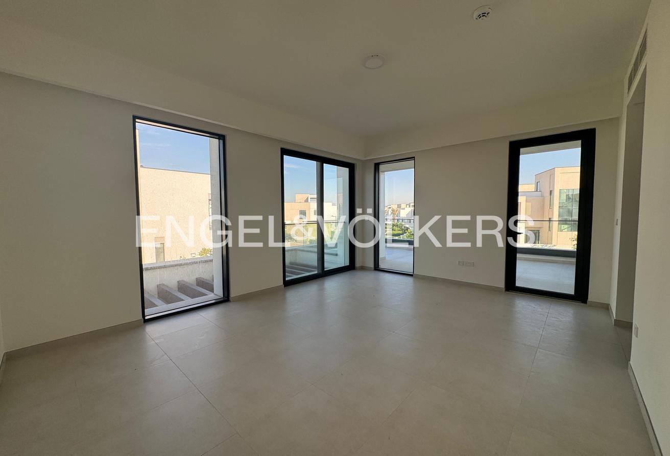 Brand New | Corner Unit | Spacious photo 4