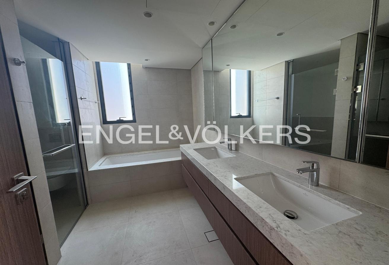 Brand New | Corner Unit | Spacious photo 8