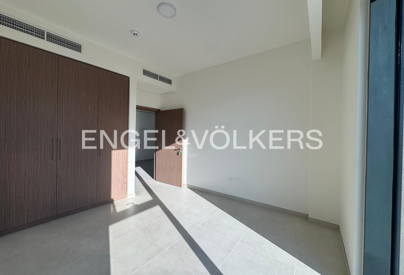Brand New | Corner Unit | Spacious photo 5