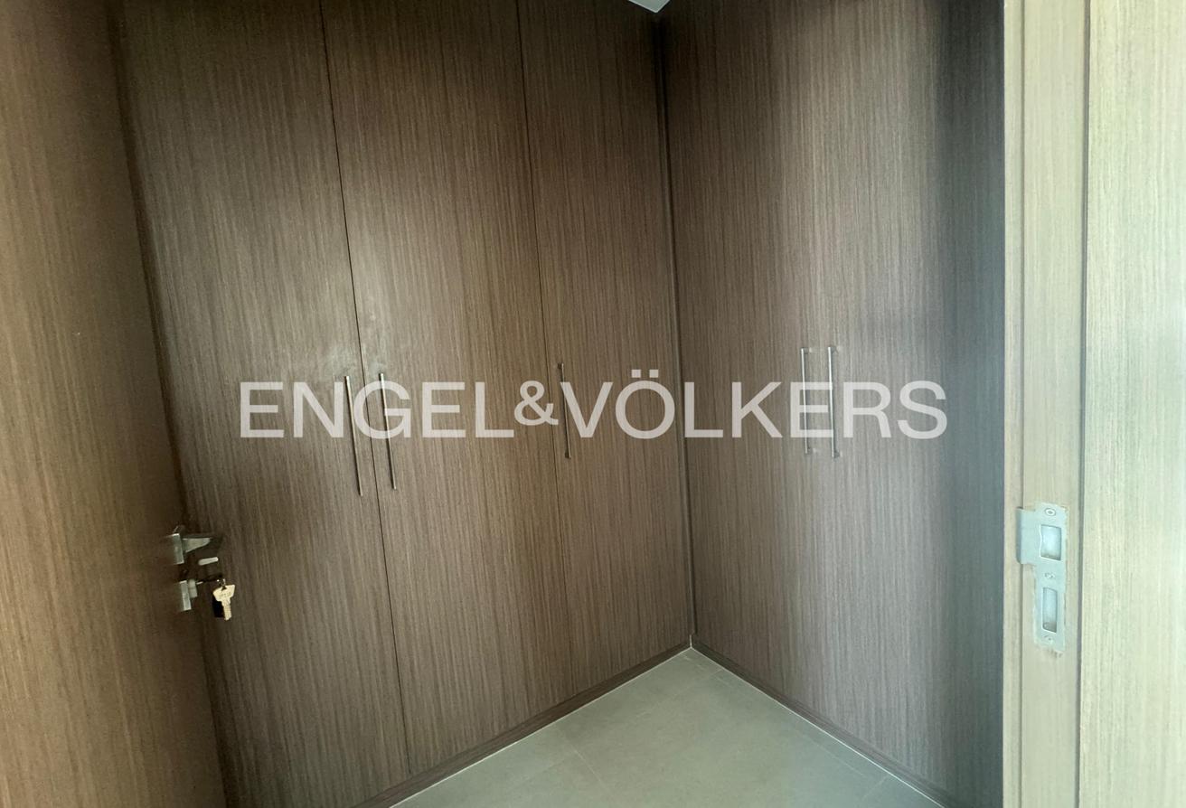 Brand New | Corner Unit | Spacious photo 6
