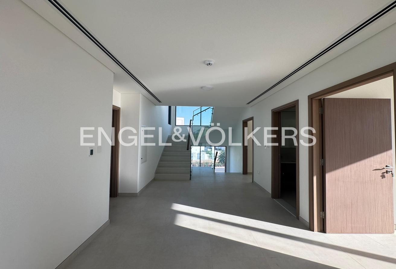 Brand New | Corner Unit | Spacious photo 7