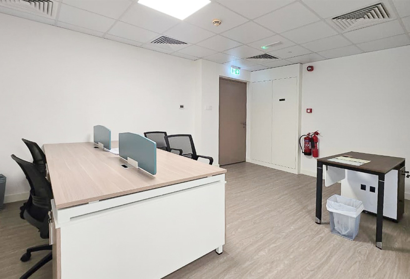 Studio office space in One Lake Plaza, Jumeirah Lake Towers: 13
