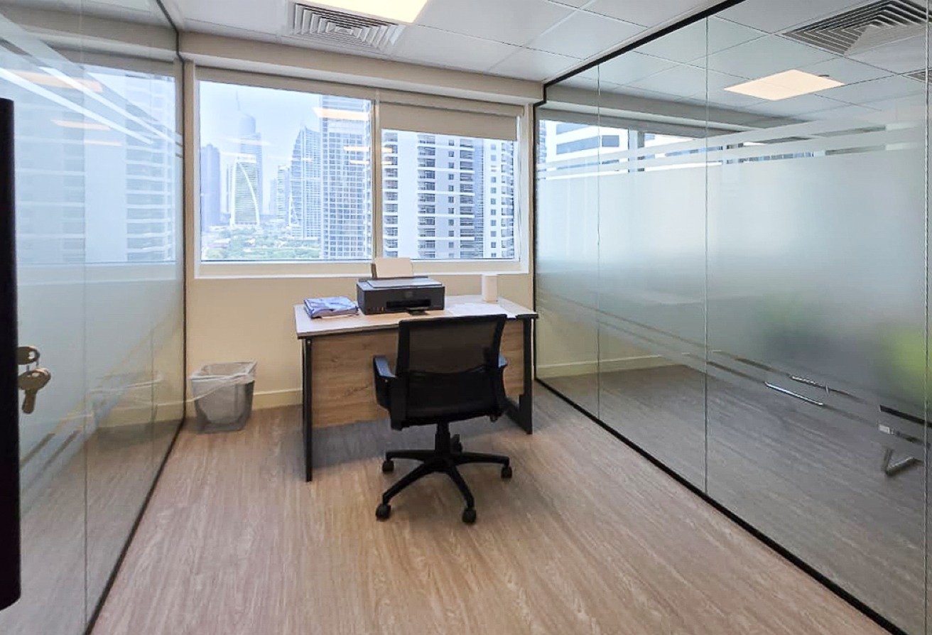 Studio office space in One Lake Plaza, Jumeirah Lake Towers: 9
